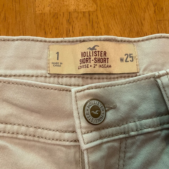 Hollister low rise light beige denim cutoff shorts size 1/W25 - Picture 3 of 5